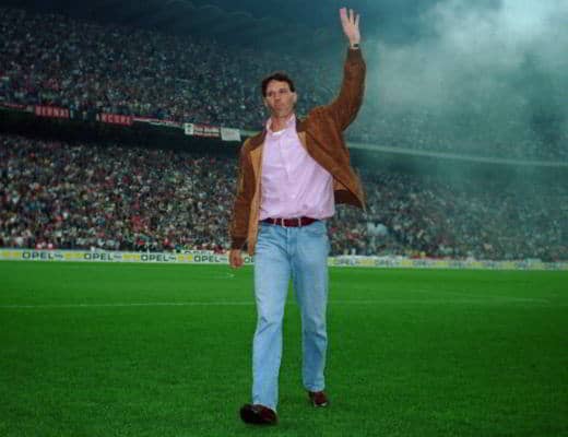 Van Basten deja el fútbol y el Milan