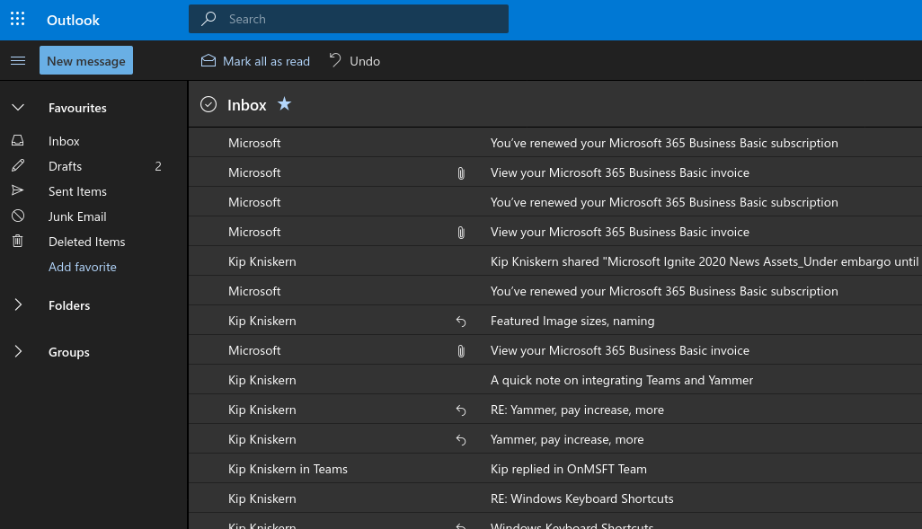 Captura de pantalla que muestra la lista de mensajes compactos de la aplicación web de Outlook