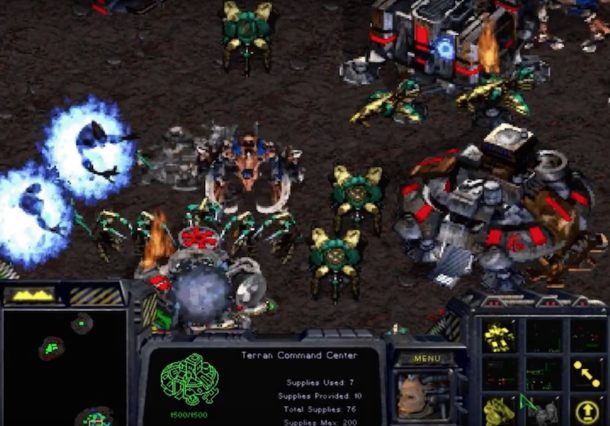Capturas de pantalla de una batalla de Starcraft