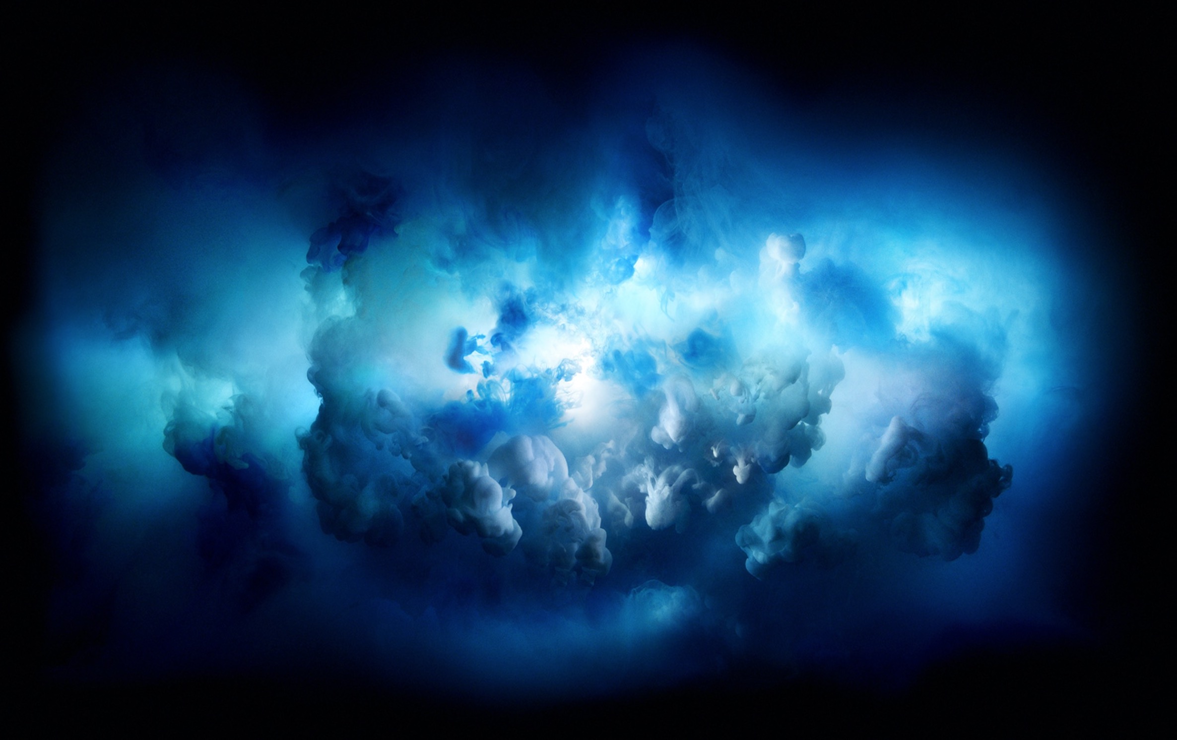 Fondo de pantalla de IMac Pro de nubes explosivas