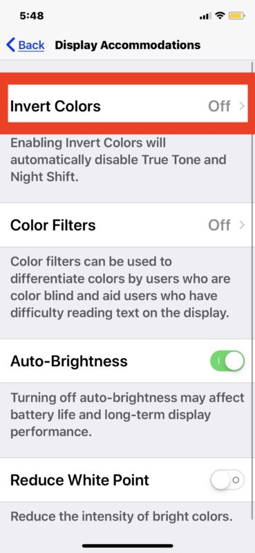 Cómo invertir los colores de la pantalla en iPhone o iPad
