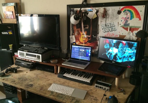 mac-desk-setup-audio-engineering-student-1