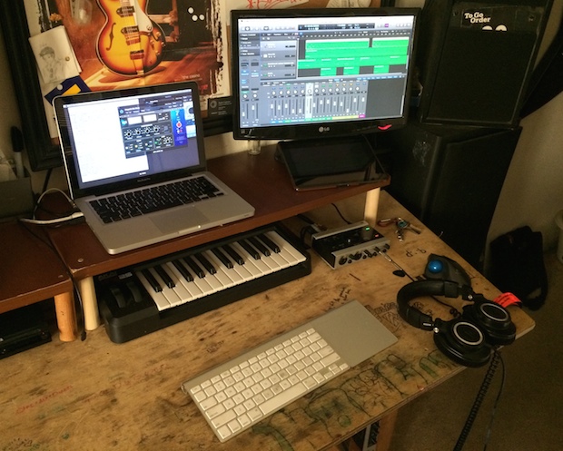 Mac-Desk-Setup-Audio-Engineer-Student