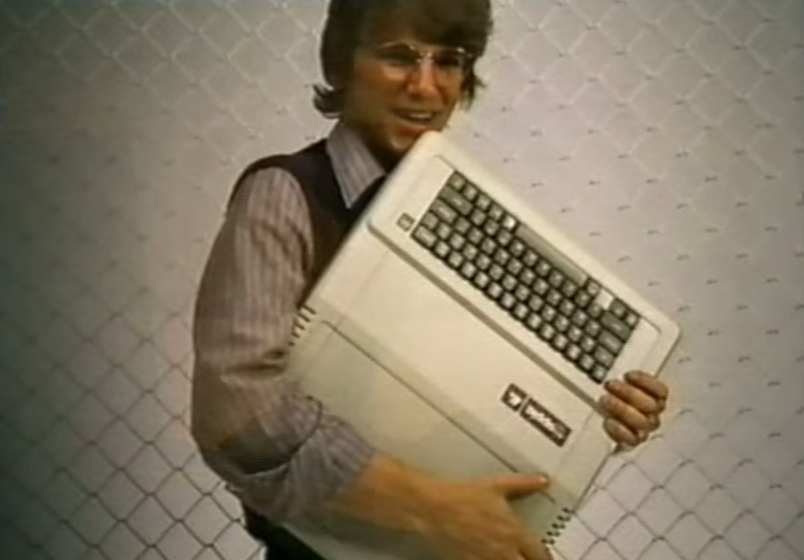 El tipo que abraza una computadora Apple de la increíble película Flashdance de los 80