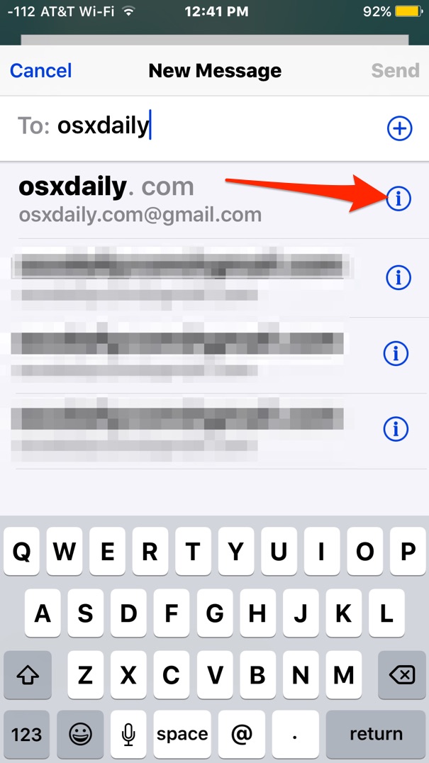 Toque el botón i junto a la dirección de correo electrónico que desea eliminar de la lista sugerida en Mail para iOS